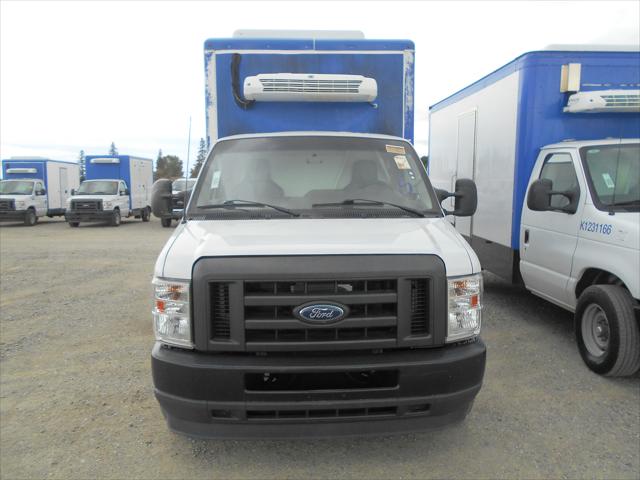 2023 Ford E-350 Cutaway Vinyl