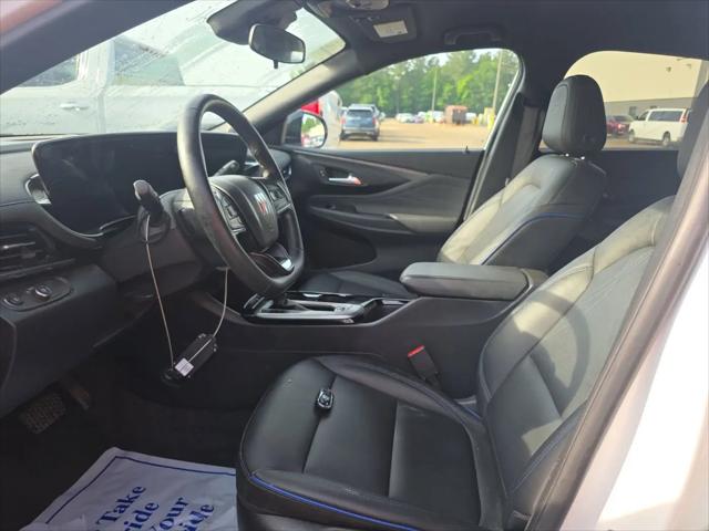 2025 Buick NV Sport Touring FWD