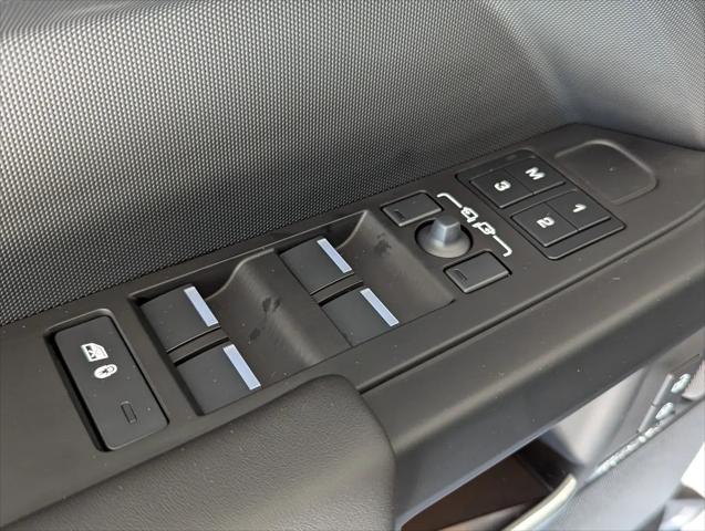 2026 Land Rover Defender P400 X-Dynamic SE