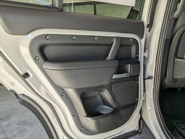 2026 Land Rover Defender P400 X-Dynamic SE