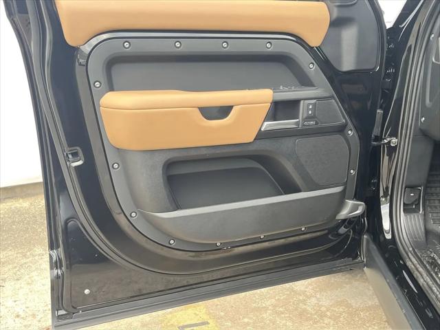 2025 Land Rover Defender 110 P525 V8