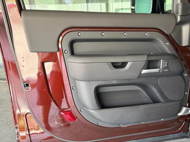 2026 Land Rover Defender X-Dynamic SE