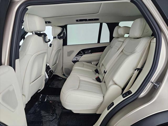 2026 Land Rover Range Rover P530 SE 7 Seat