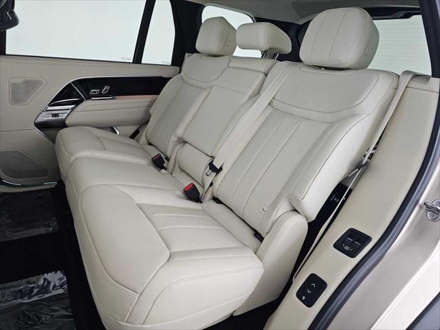 2026 Land Rover Range Rover P530 SE 7 Seat