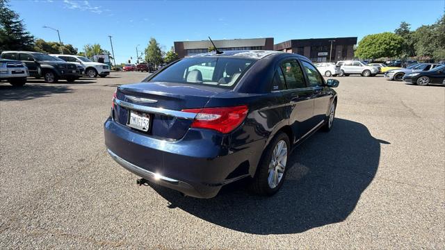 2013 Chrysler 200 LX