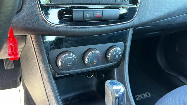 2013 Chrysler 200 LX