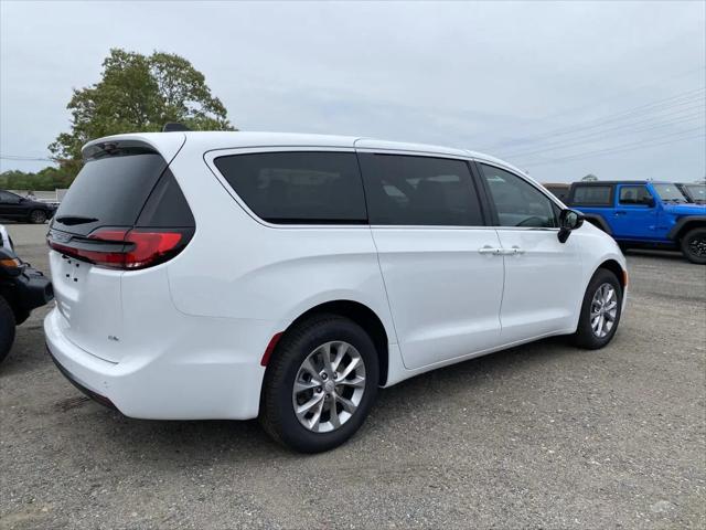 2027 Chrysler Pacifica Select AWD