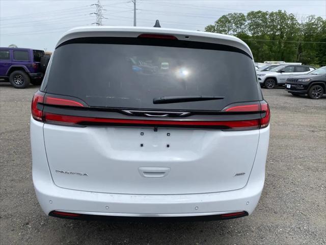 2027 Chrysler Pacifica Select AWD