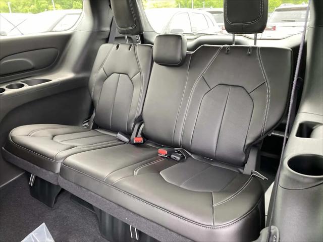 2027 Chrysler Pacifica Select AWD