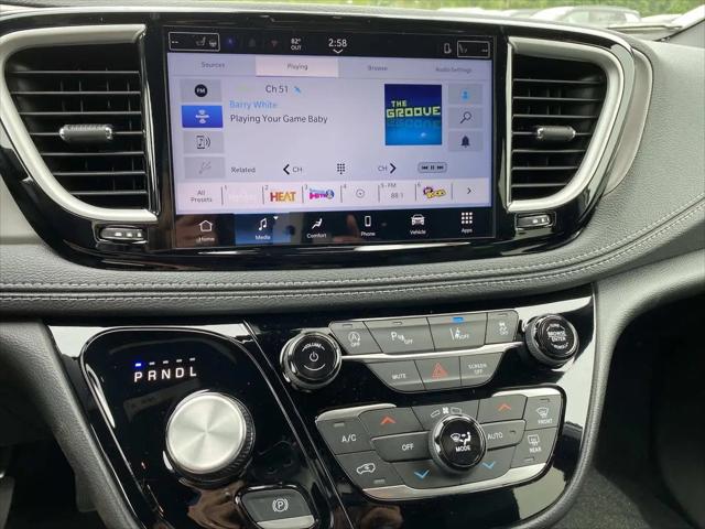 2027 Chrysler Pacifica Select AWD