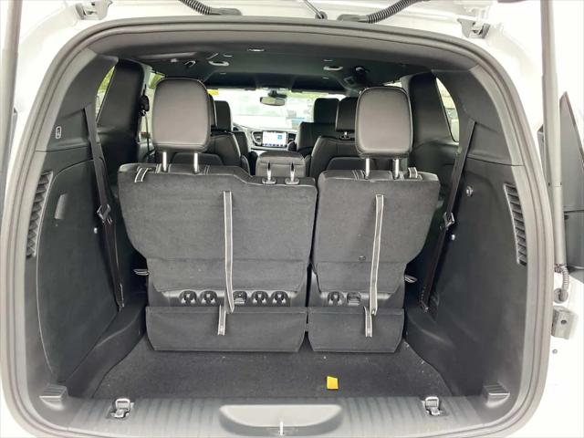 2027 Chrysler Pacifica Select