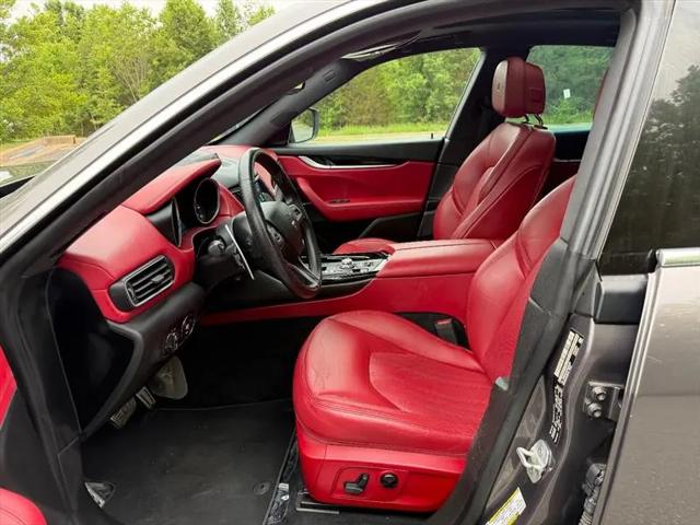 2017 Maserati Levante Standard