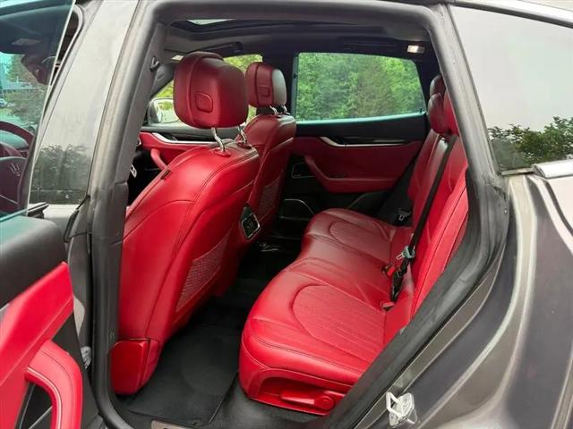 2017 Maserati Levante Standard