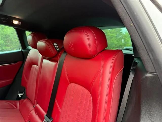 2017 Maserati Levante Standard