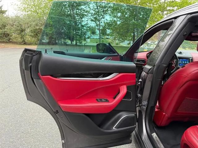 2017 Maserati Levante Standard