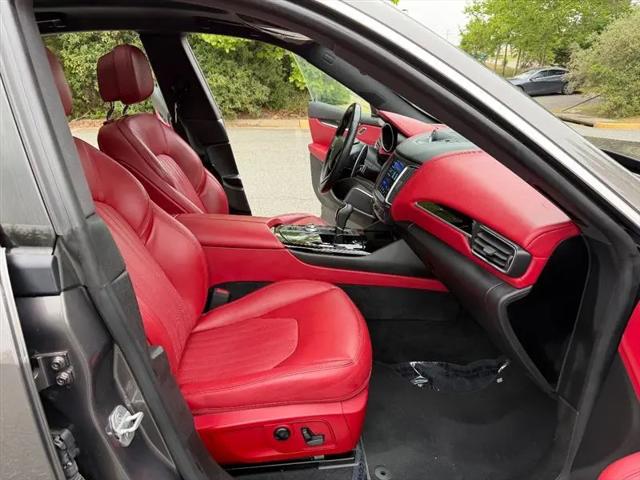 2017 Maserati Levante Standard