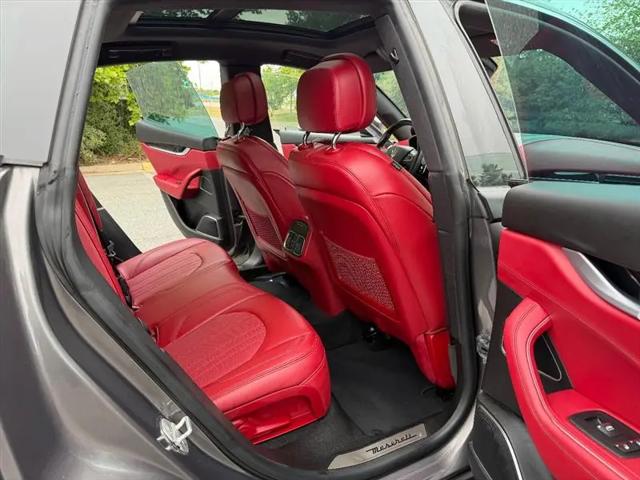 2017 Maserati Levante Standard