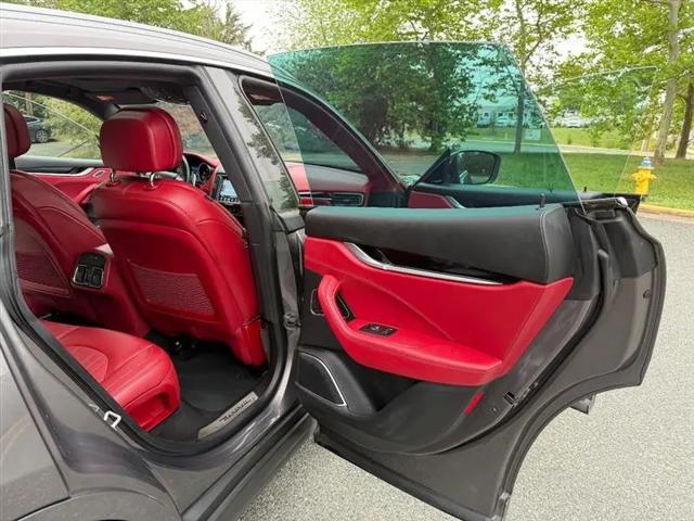 2017 Maserati Levante Standard