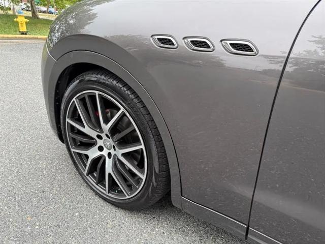 2017 Maserati Levante Standard