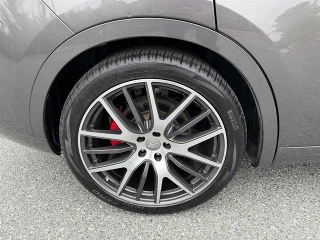 2017 Maserati Levante Standard