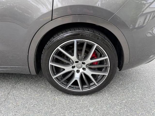 2017 Maserati Levante Standard