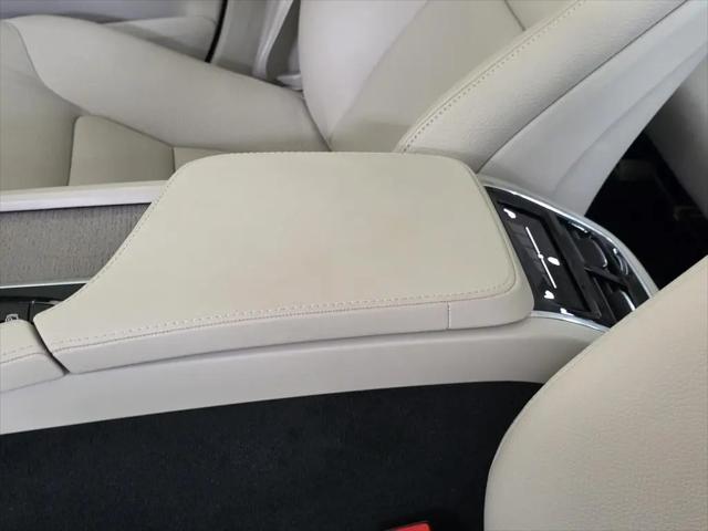 2024 Volvo XC90 B6 Plus Bright Theme 7-Seater
