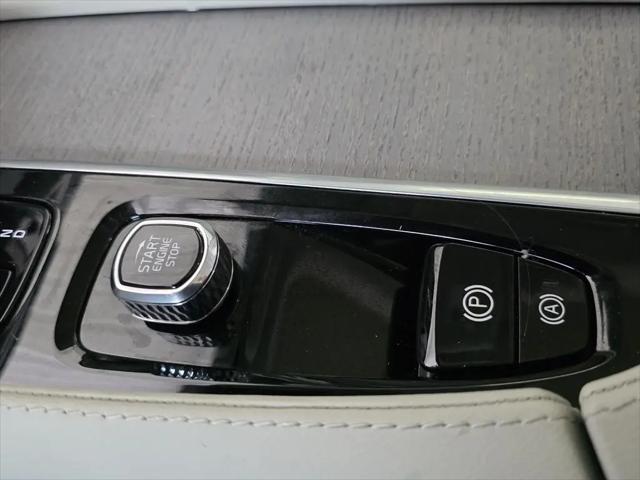 2024 Volvo XC90 B6 Plus Bright Theme 7-Seater
