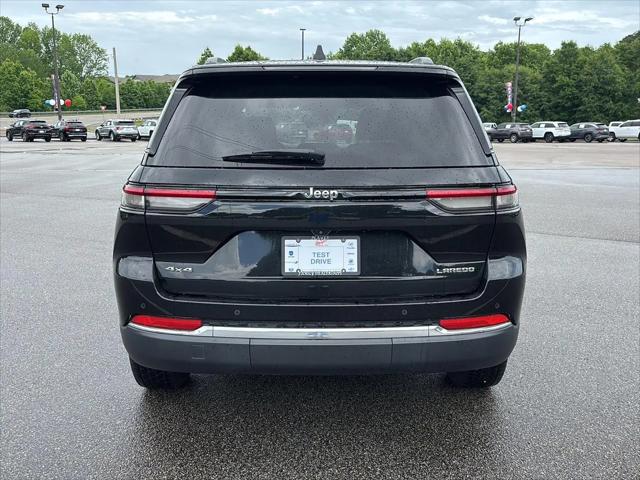 2022 Jeep Grand Cherokee Laredo 4x4