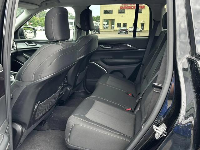 2022 Jeep Grand Cherokee Laredo 4x4