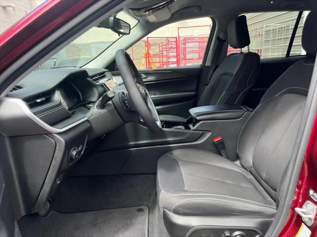 2023 Jeep Grand Cherokee Laredo 4x4