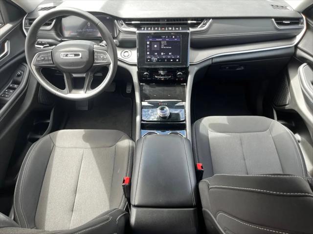 2023 Jeep Grand Cherokee Laredo 4x4