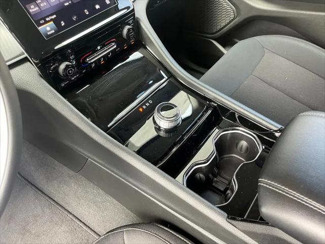2023 Jeep Grand Cherokee Laredo 4x4