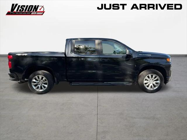 2022 Chevrolet Silverado 1500 4WD Crew Cab Short Bed Custom