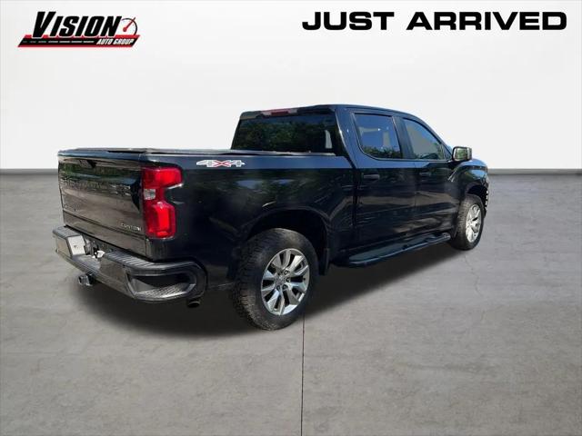 2022 Chevrolet Silverado 1500 4WD Crew Cab Short Bed Custom