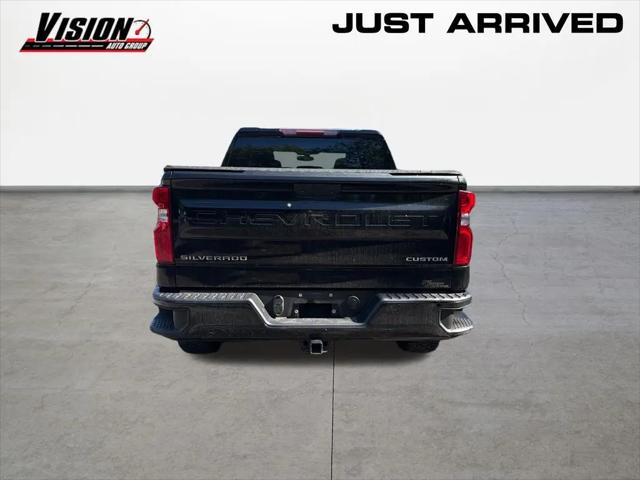 2022 Chevrolet Silverado 1500 4WD Crew Cab Short Bed Custom