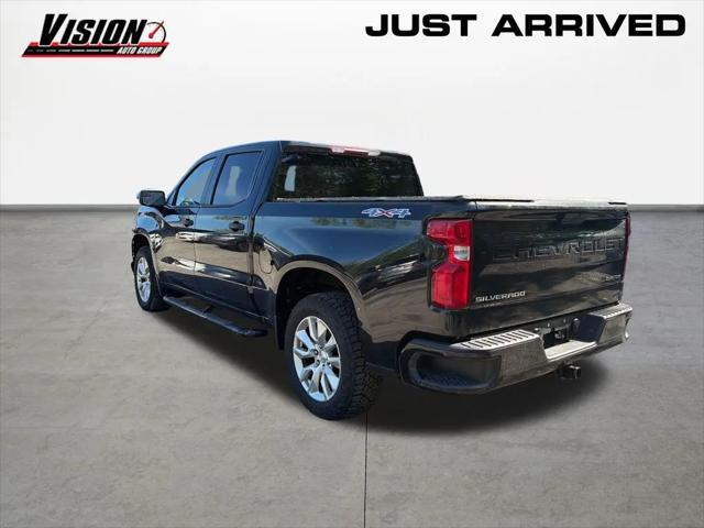 2022 Chevrolet Silverado 1500 4WD Crew Cab Short Bed Custom