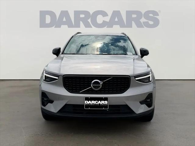 2023 Volvo XC40 B5 Ultimate Dark Theme