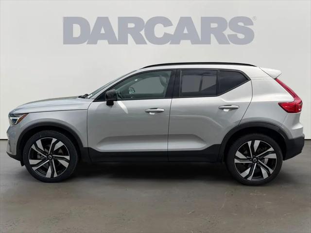 2023 Volvo XC40 B5 Ultimate Dark Theme