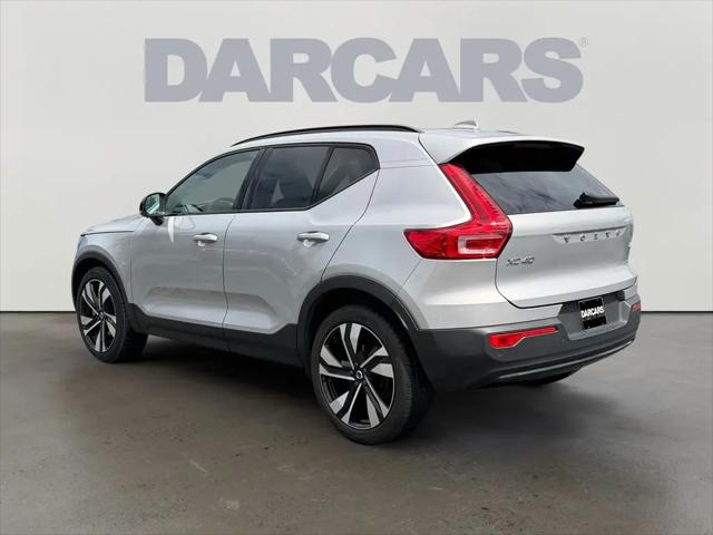 2023 Volvo XC40 B5 Ultimate Dark Theme