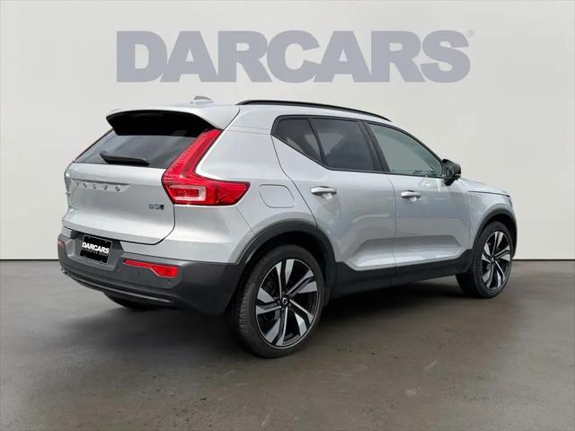 2023 Volvo XC40 B5 Ultimate Dark Theme