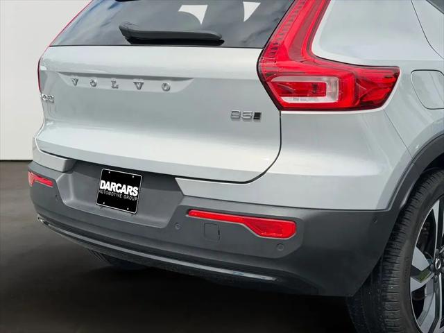 2023 Volvo XC40 B5 Ultimate Dark Theme