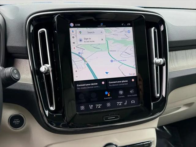 2023 Volvo XC40 B5 Ultimate Dark Theme
