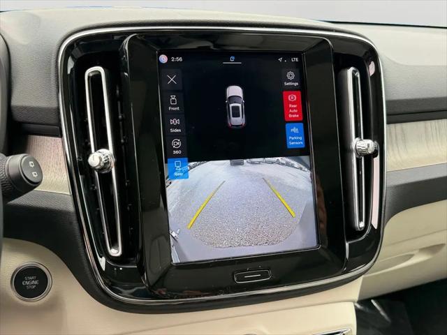 2023 Volvo XC40 B5 Ultimate Dark Theme
