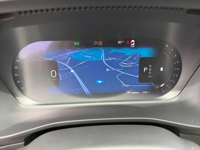 2023 Volvo XC40 B5 Ultimate Dark Theme