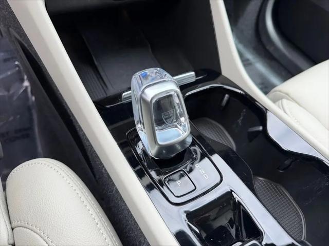 2023 Volvo XC40 B5 Ultimate Dark Theme