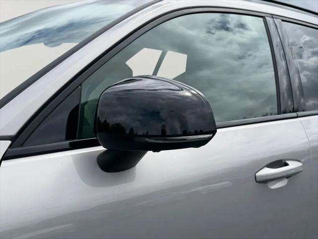 2023 Volvo XC40 B5 Ultimate Dark Theme