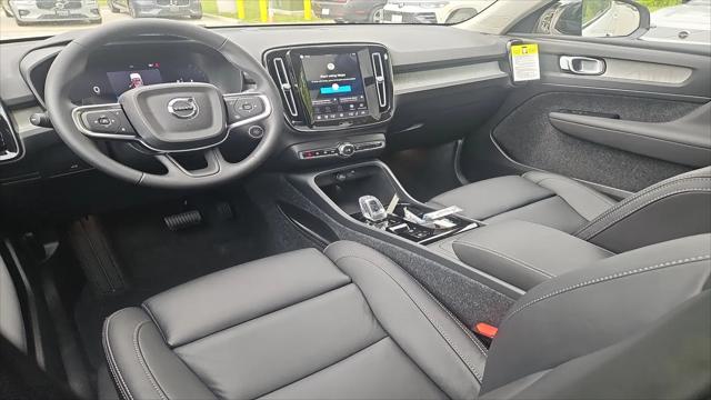 2026 Volvo XC40 Plus, B5 AWD Gas (mild hybrid), Dark
