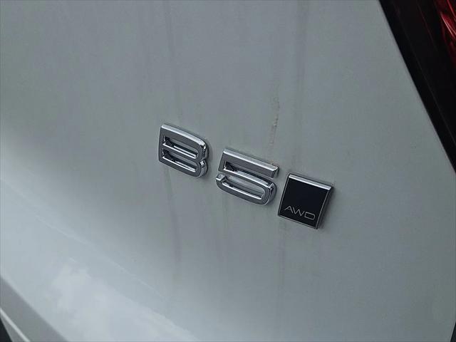 2026 Volvo XC40 Plus, B5 AWD Gas (mild hybrid), Dark