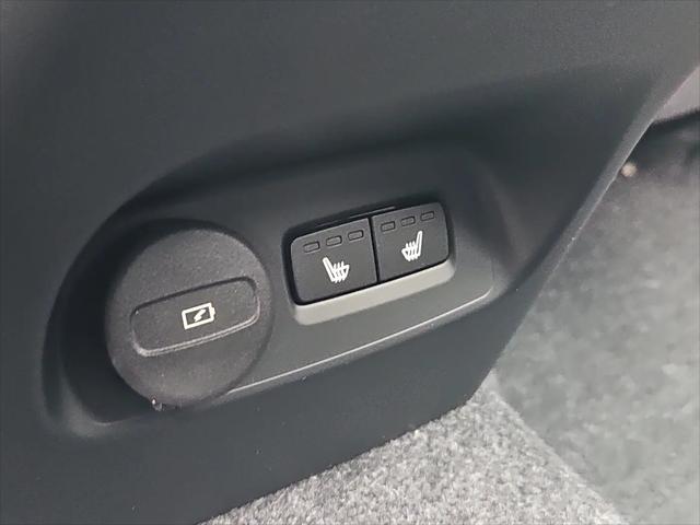 2026 Volvo XC40 Plus, B5 AWD Gas (mild hybrid), Dark