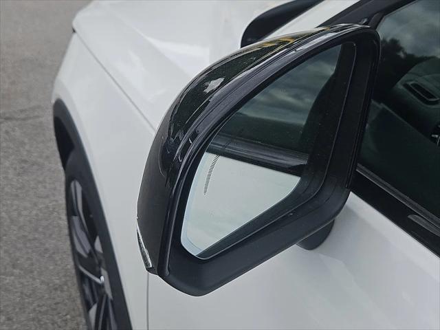 2026 Volvo XC40 Plus, B5 AWD Gas (mild hybrid), Dark